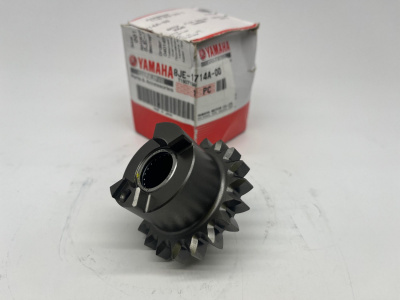 Шестерня YAMAHA 8JE-1714A-00-00