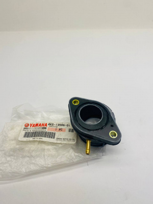 Патрубок YAMAHA 4KG-13586-01-00 металлический
